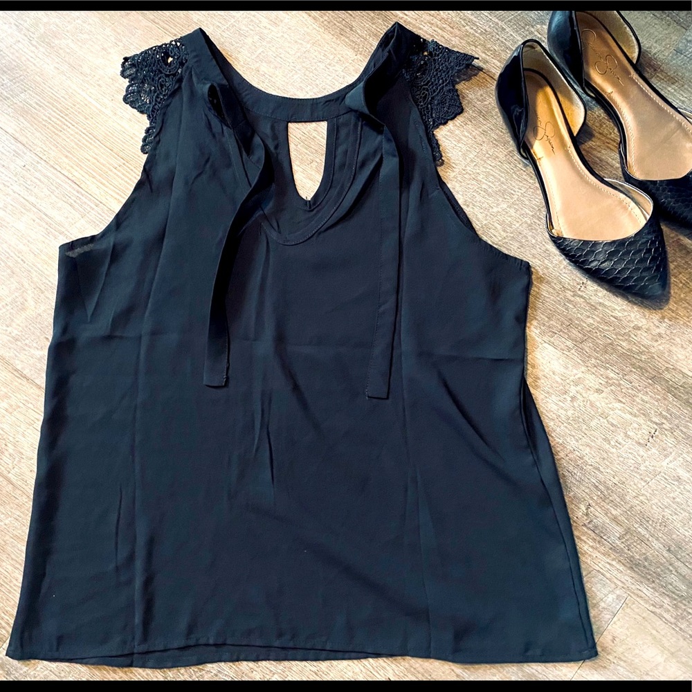 Lace Detail Sleeveless Blouse 💛 FREE WITH BUNDLE